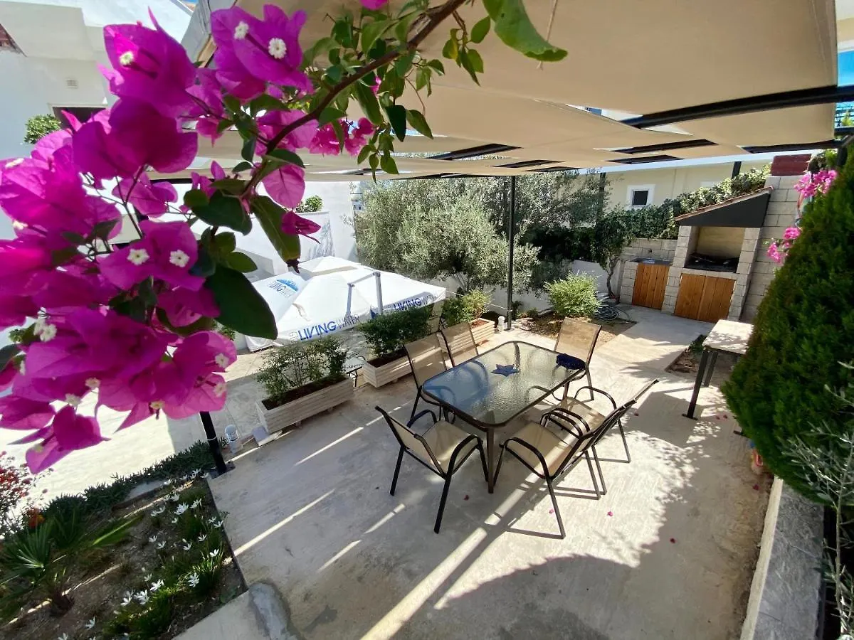 Hotel Vila Ali Ksamil 3*,